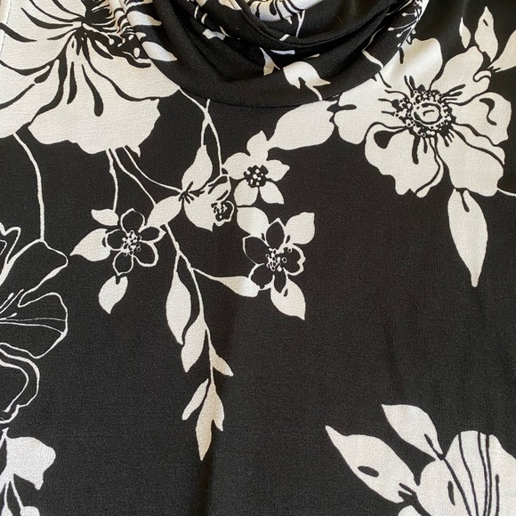 Expressions Hawaiian Dress - Picture 4 of 5